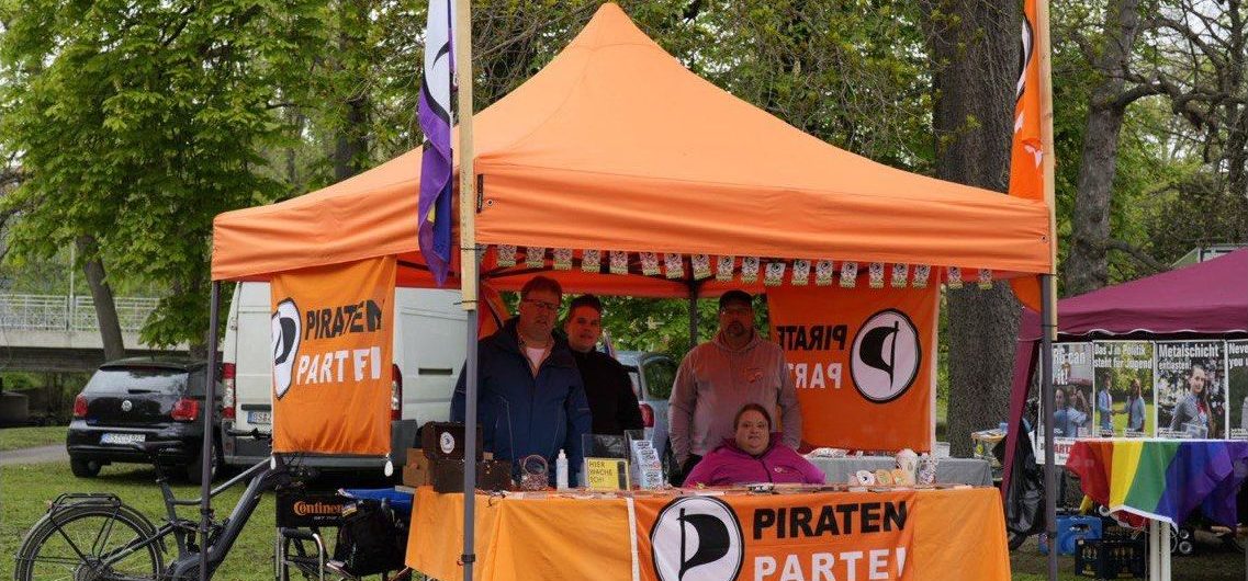 Piraten BS in ihrem Infostand